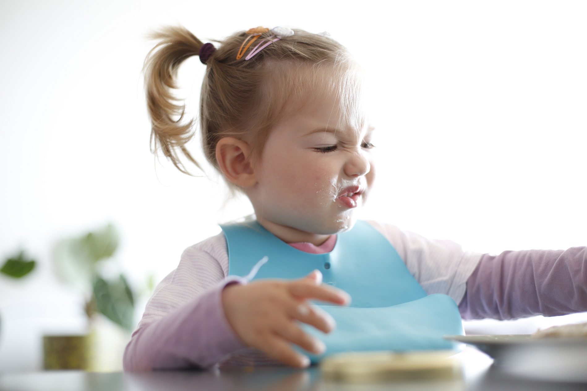 child tasting-oral sensations